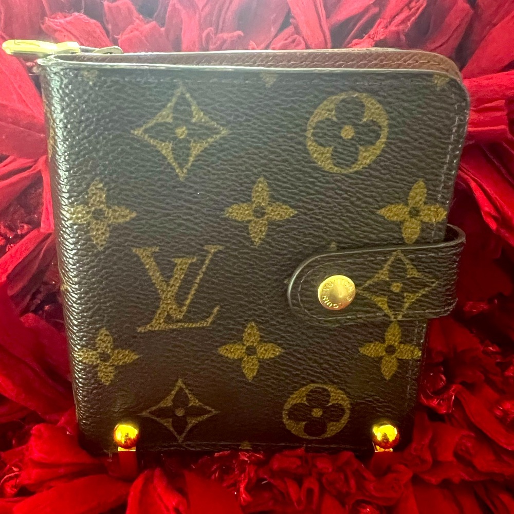 LOUIS VUITTON Monogram Wallet